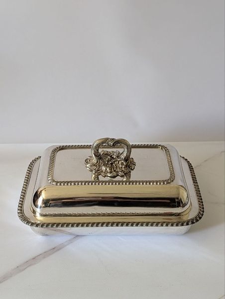Антикварне посріблене блюдо з кришкою та гербом (Entr&eacute;e Dish) Old Sheffield Plate, Англія ХІХ ст IN-0089 фото