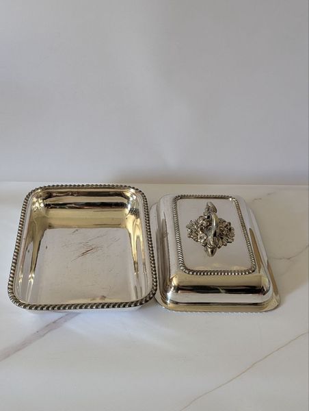 Антикварне посріблене блюдо з кришкою та гербом (Entr&eacute;e Dish) Old Sheffield Plate, Англія ХІХ ст IN-0089 фото