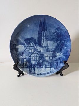 Настінна тарілка, серія Christmas series, "Christmas Eve in Soest" (Святвечір у Зості), Berlin Design, Західна Німеччина, 1992 рік. TR-00129 фото