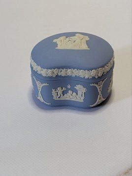 Wedgwood Jasperware, вінтажна шкатулка, блакитна з білим неокласичним барельєфом, Англія. W-0085 фото