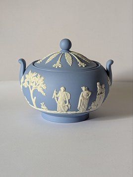 Цукорниця Wedgwood Jasperware Pale Blue з кришкою, античні сцени, білий рельєф, Англія. W-0093 фото