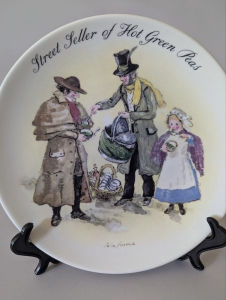 Колекційна тарілка Wedgwood &laquo;Вуличний продавець гарячого зеленого горошку&raquo;, серія Street Sellers of London, 1986 TR-00147 фото